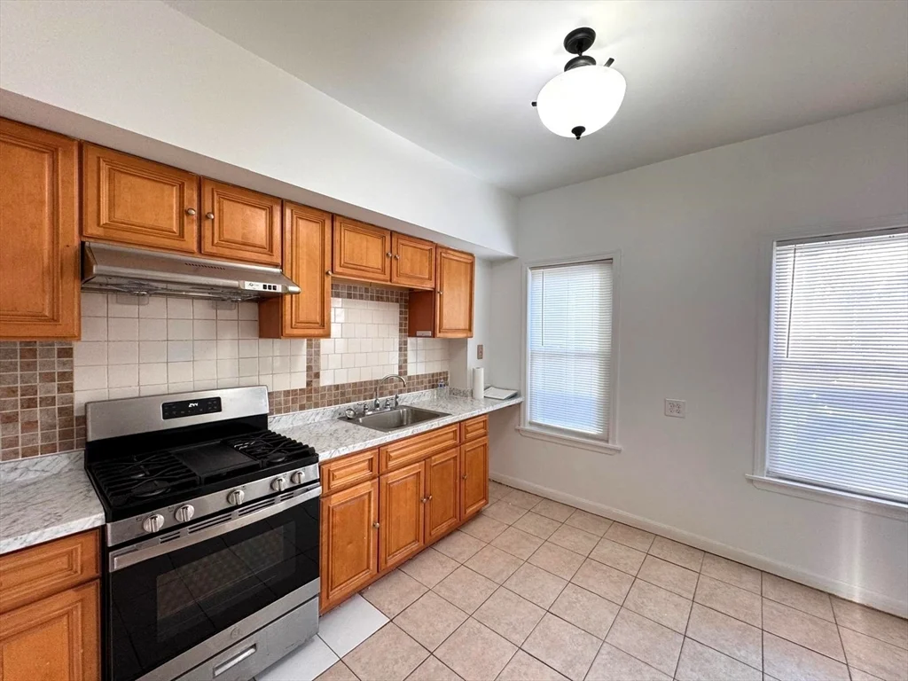 3 bed, 1 bath apartment for rent at 9 Fairmont Pl Unit 1, Malden — photo 1 of 13