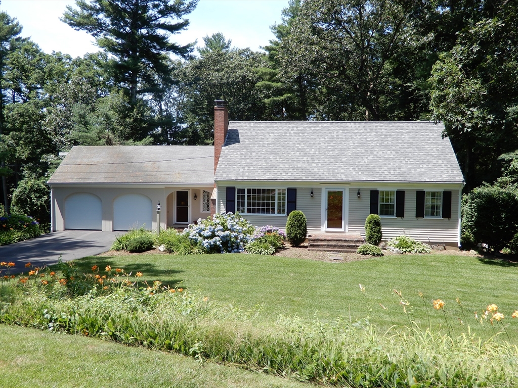 4 bed, 2 bath apartment for rent at 9 Fleetwood Dr, Norfolk — photo 1 of 28