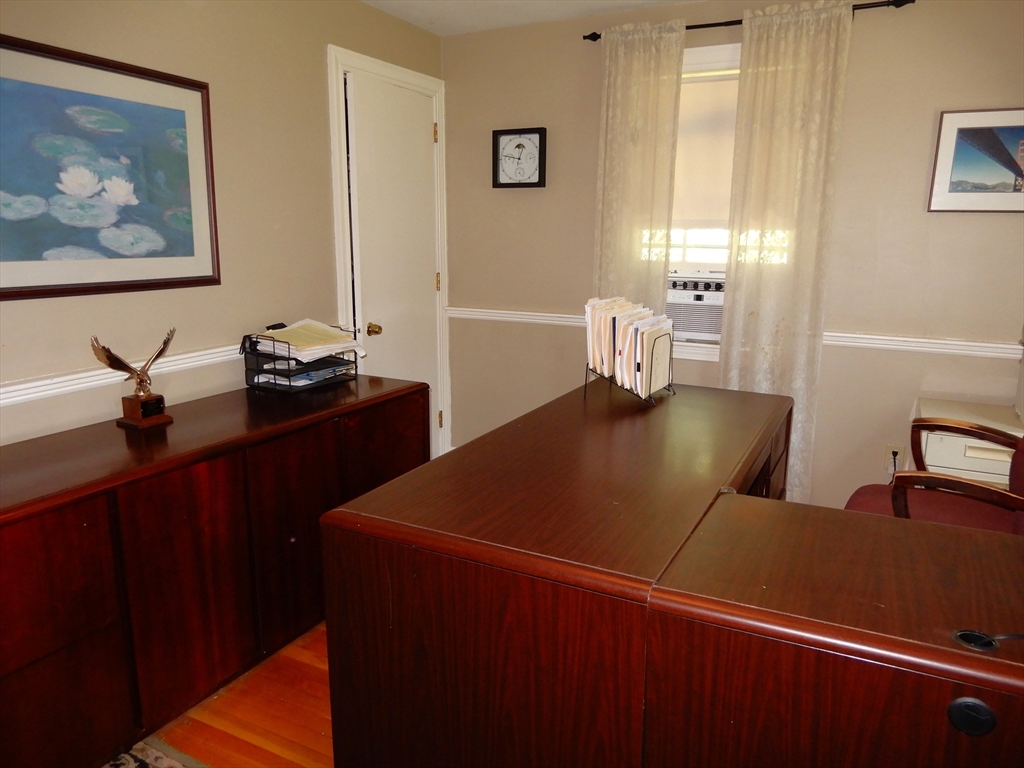 4 bed, 2 bath apartment for rent at 9 Fleetwood Dr, Norfolk — photo 13 of 28