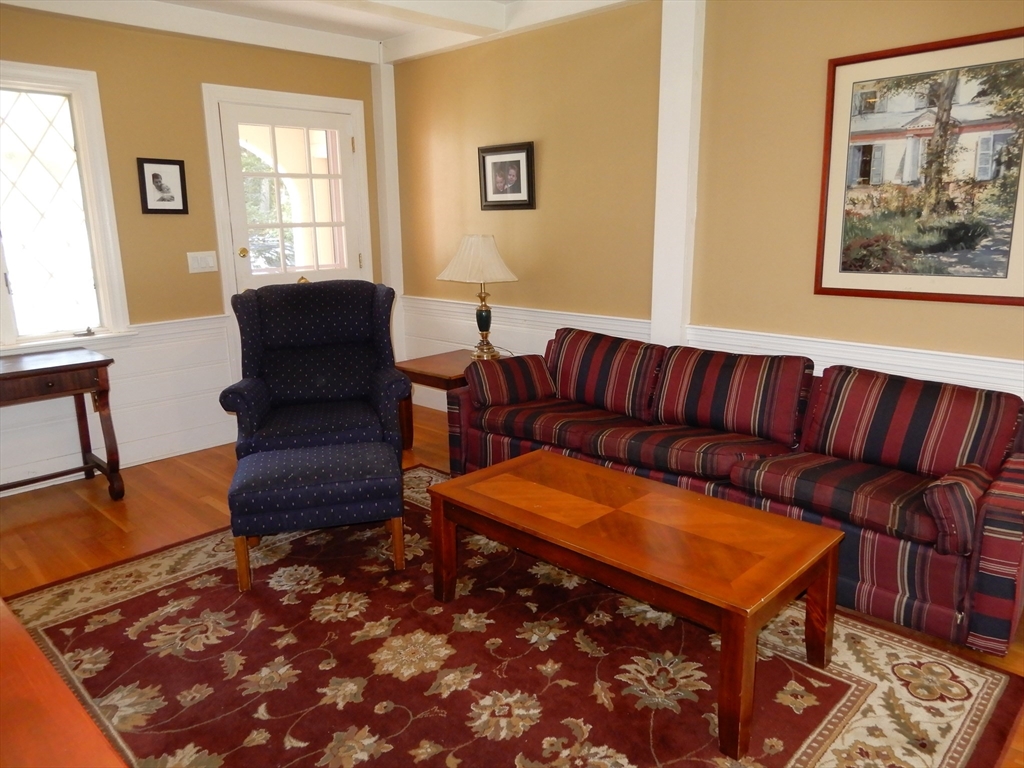 4 bed, 2 bath apartment for rent at 9 Fleetwood Dr, Norfolk — photo 4 of 28