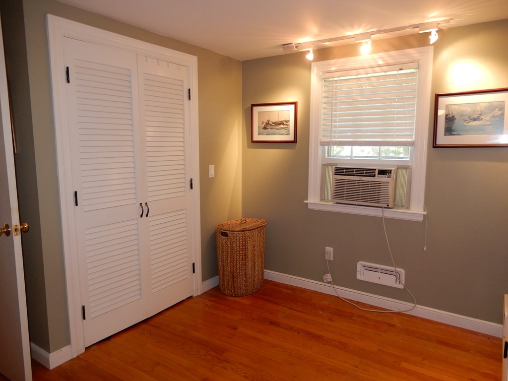 4 bed, 2 bath apartment for rent at 9 Fleetwood Dr, Norfolk — photo 16 of 28