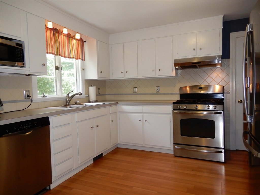 4 bed, 2 bath apartment for rent at 9 Fleetwood Dr, Norfolk — photo 8 of 28