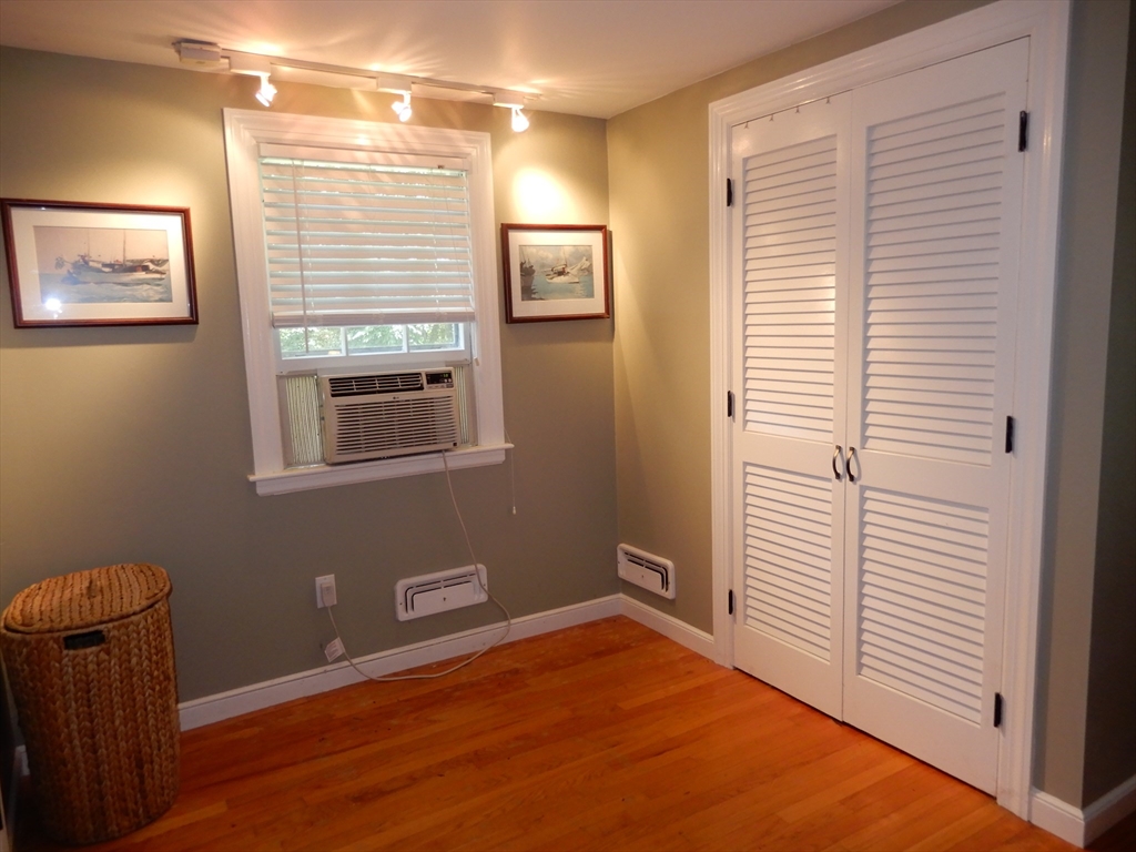 4 bed, 2 bath apartment for rent at 9 Fleetwood Dr, Norfolk — photo 17 of 28