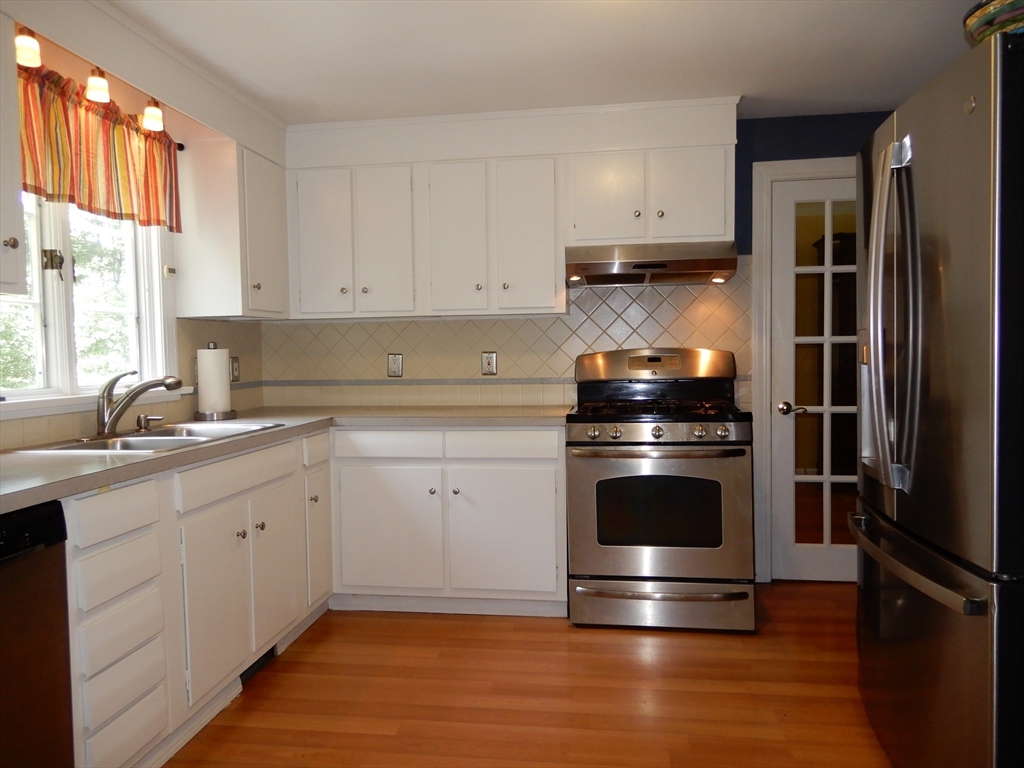 4 bed, 2 bath apartment for rent at 9 Fleetwood Dr, Norfolk — photo 9 of 28