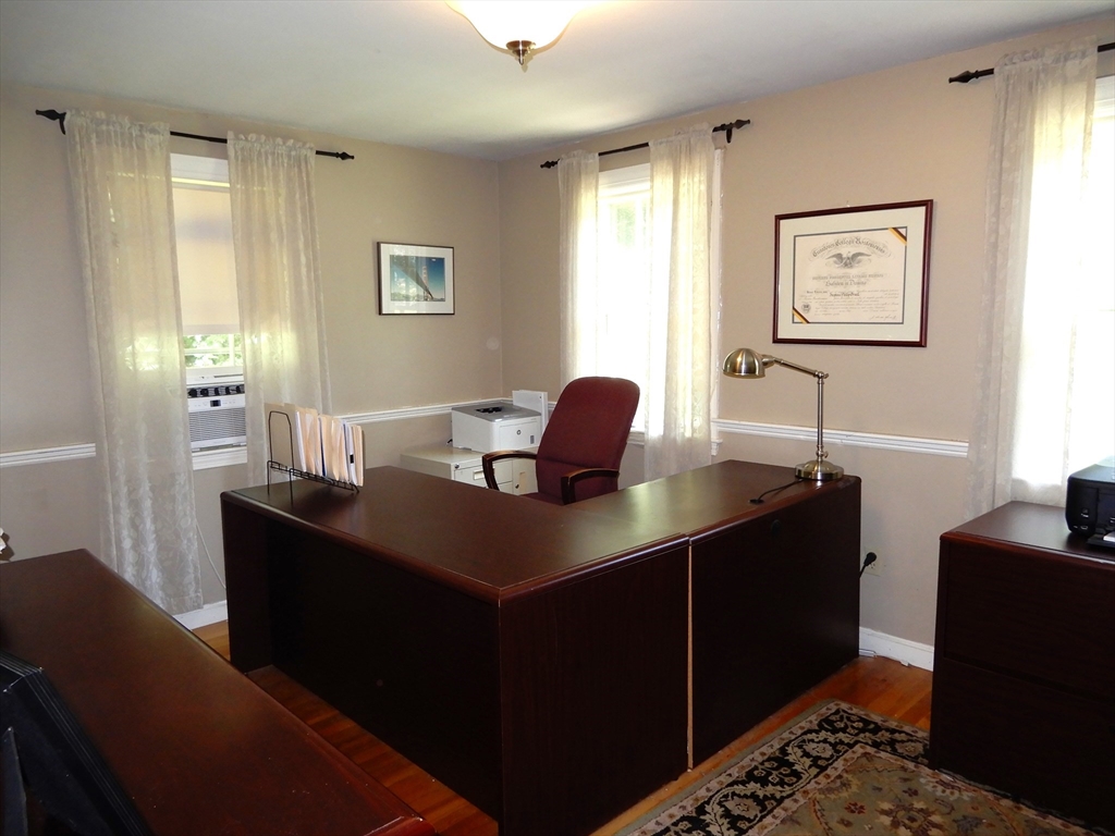 4 bed, 2 bath apartment for rent at 9 Fleetwood Dr, Norfolk — photo 12 of 28