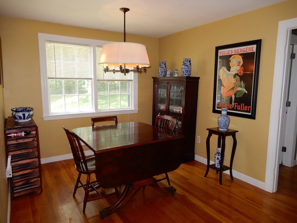 4 bed, 2 bath apartment for rent at 9 Fleetwood Dr, Norfolk — photo 11 of 28