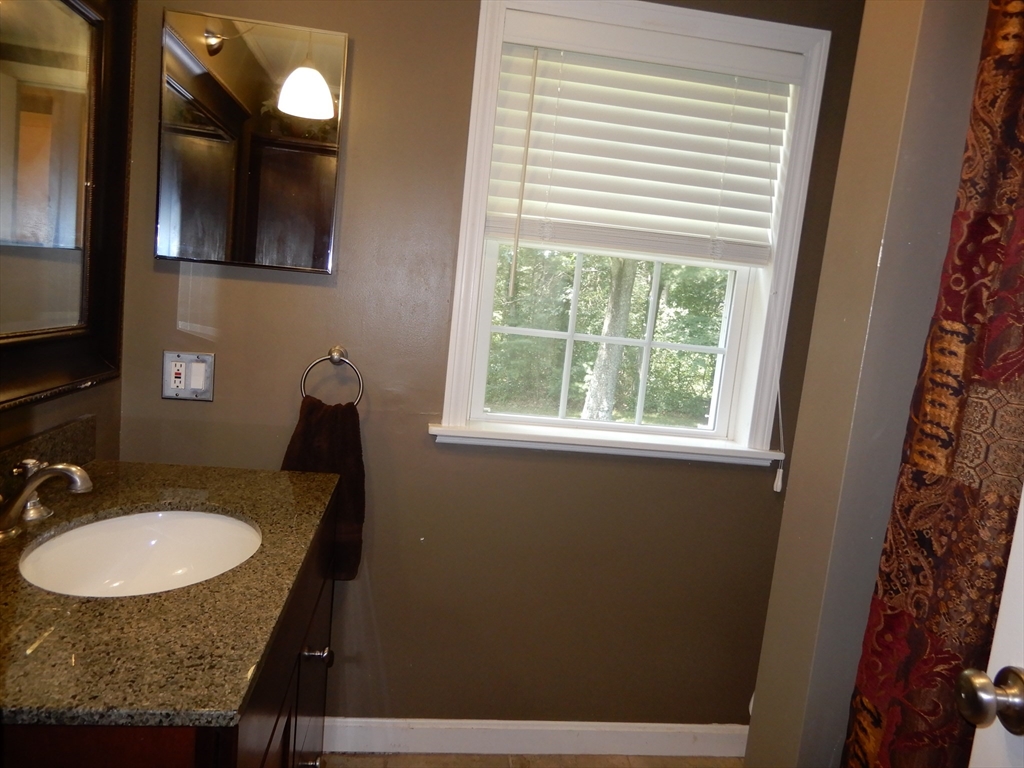 4 bed, 2 bath apartment for rent at 9 Fleetwood Dr, Norfolk — photo 22 of 28