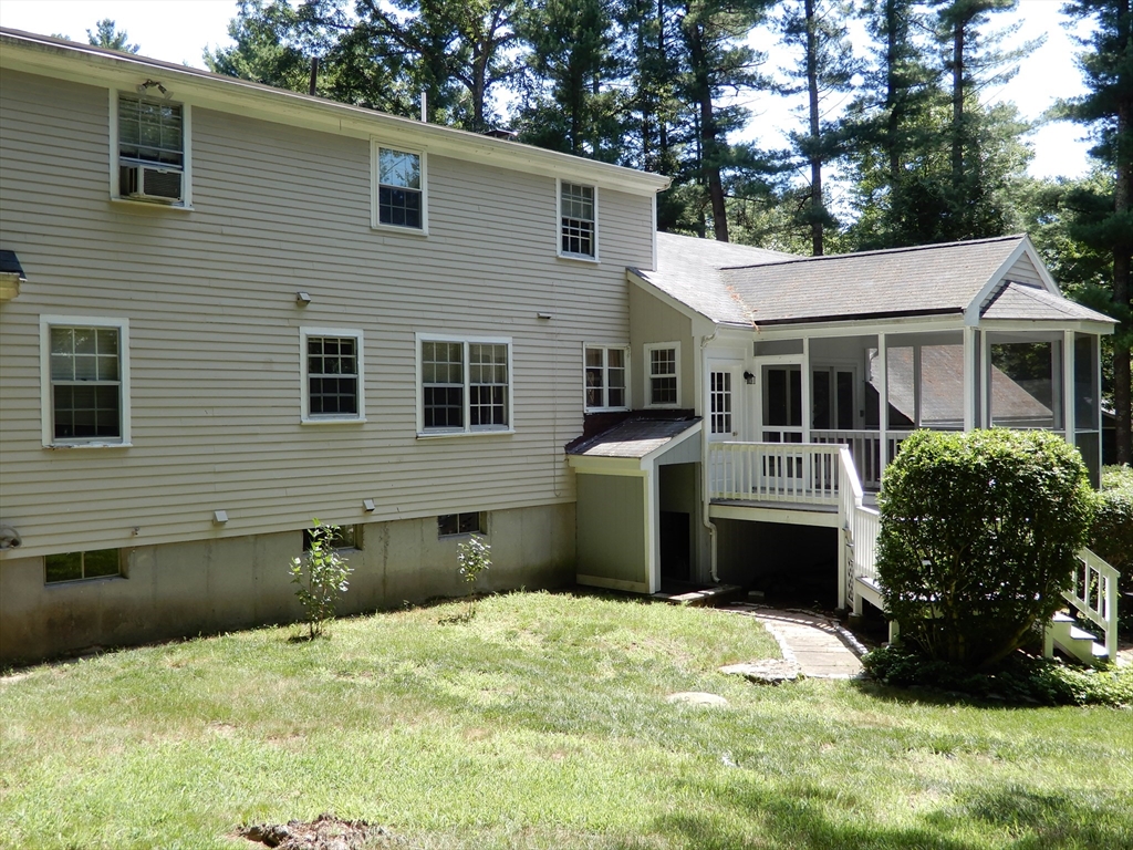 4 bed, 2 bath apartment for rent at 9 Fleetwood Dr, Norfolk — photo 3 of 28
