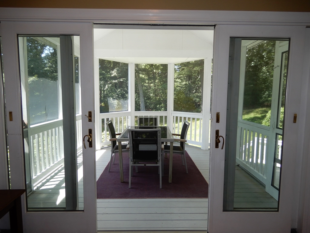 4 bed, 2 bath apartment for rent at 9 Fleetwood Dr, Norfolk — photo 6 of 28