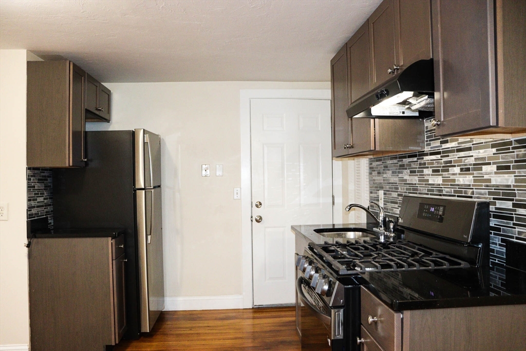 2 bed, 1 bath apartment for rent at 9 Forest Ave Ct Unit 5, Plymouth — photo 2 of 25