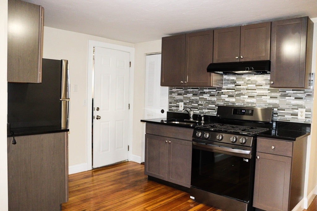 2 bed, 1 bath apartment for rent at 9 Forest Ave Ct Unit 5, Plymouth — photo 3 of 25