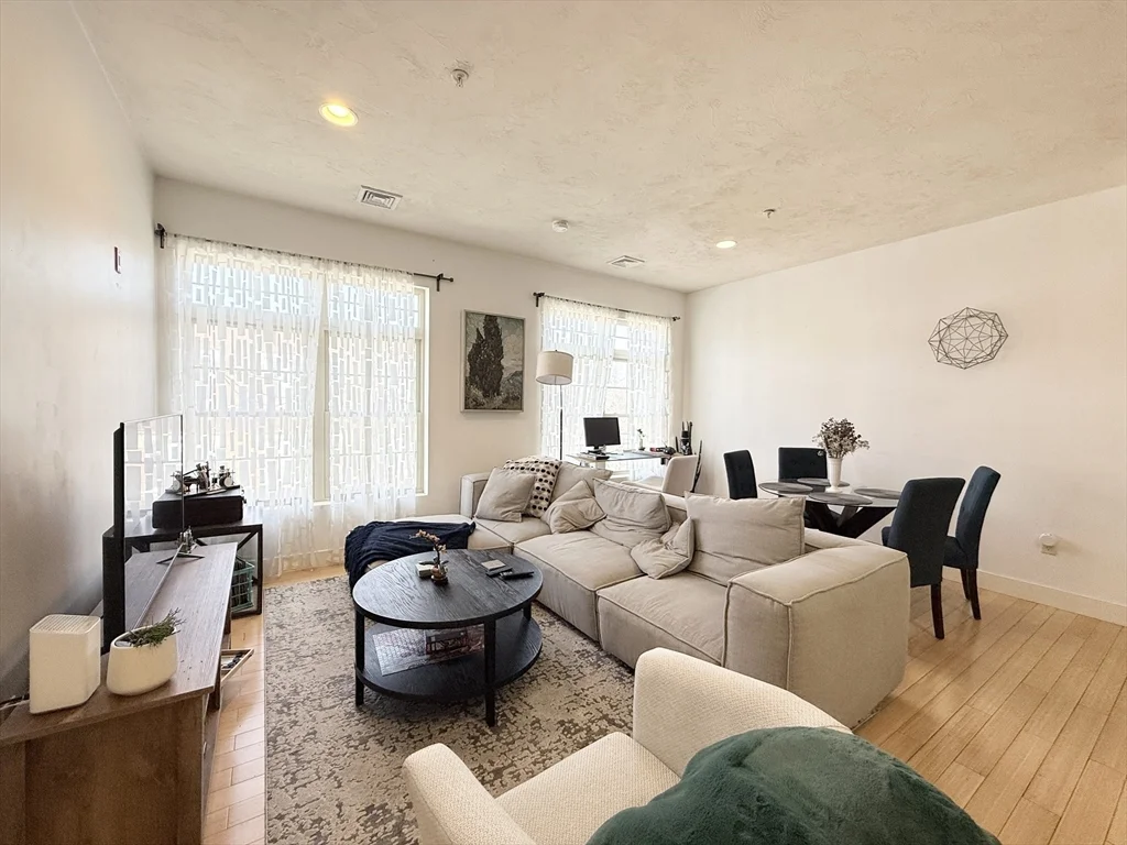 2 bed, 2 bath apartment for rent at 9 Gardner St Unit 14, Allston — photo 7 of 17