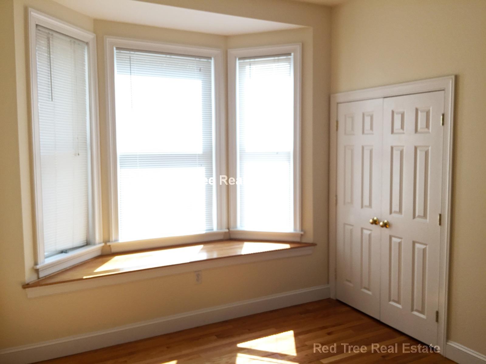 3 bed, 2 bath apartment for rent at 9 Gardner Tr Unit 3, Allston — photo 3 of 6
