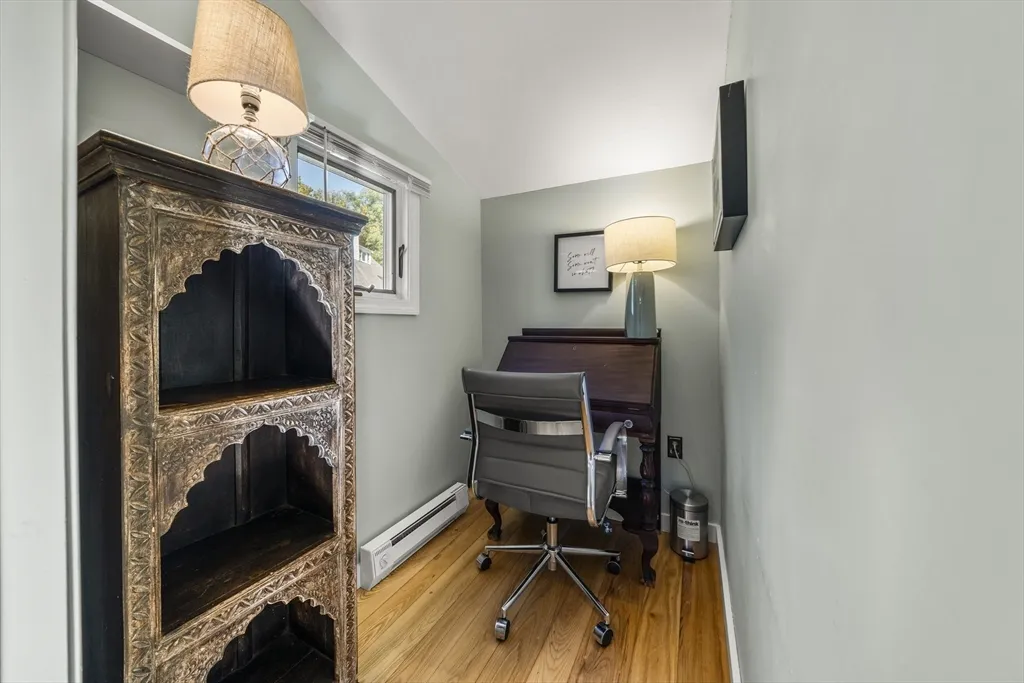 1 bed, 1 bath apartment for rent at 9 Gingerbread Hill Unit 1, Marblehead — photo 11 of 16