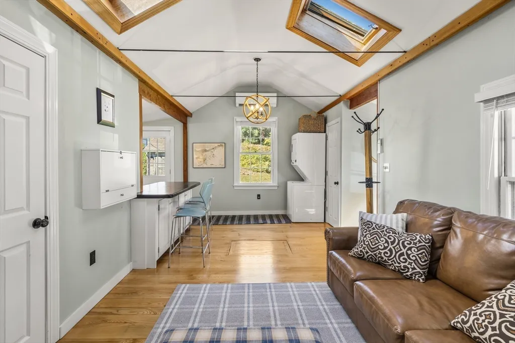 1 bed, 1 bath apartment for rent at 9 Gingerbread Hill Unit 1, Marblehead — photo 7 of 16