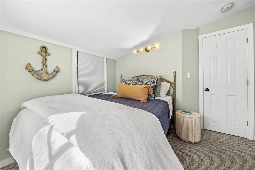 1 bed, 1 bath apartment for rent at 9 Gingerbread Hill Unit 1, Marblehead — photo 13 of 16