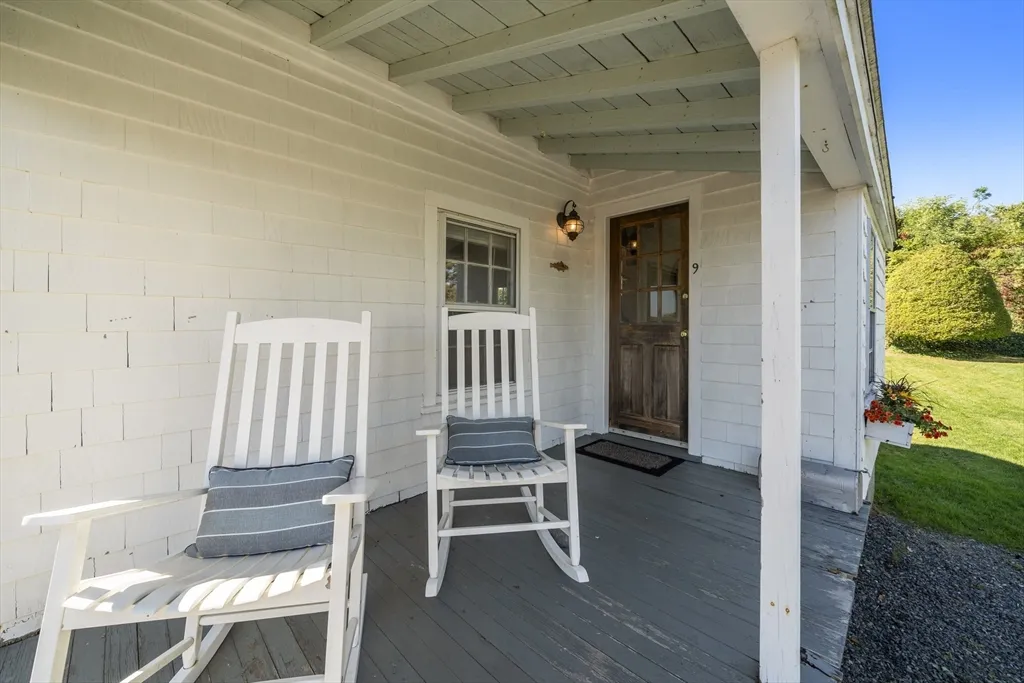 1 bed, 1 bath apartment for rent at 9 Gingerbread Hill Unit 1, Marblehead — photo 4 of 16