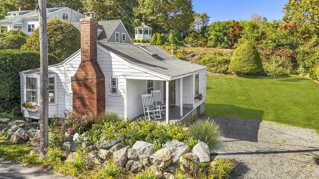 1 bed, 1 bath apartment for rent at 9 Gingerbread Hill Unit 1, Marblehead — photo 3 of 16