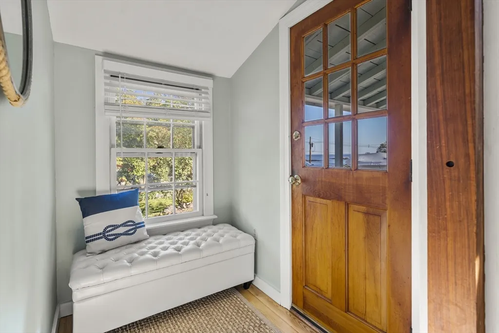 1 bed, 1 bath apartment for rent at 9 Gingerbread Hill Unit 1, Marblehead — photo 5 of 16