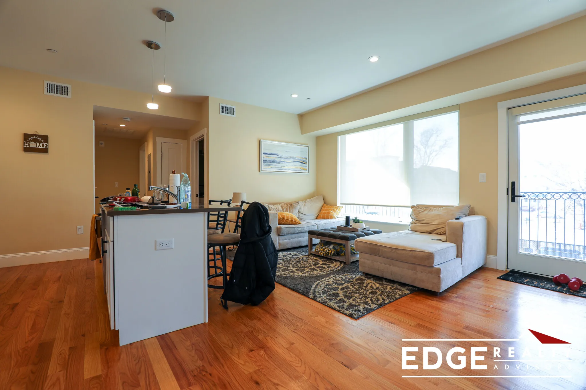 3 bed, 2 bath apartment for rent at 9 Glencoe St Unit 201, Oak Square — photo 2 of 8