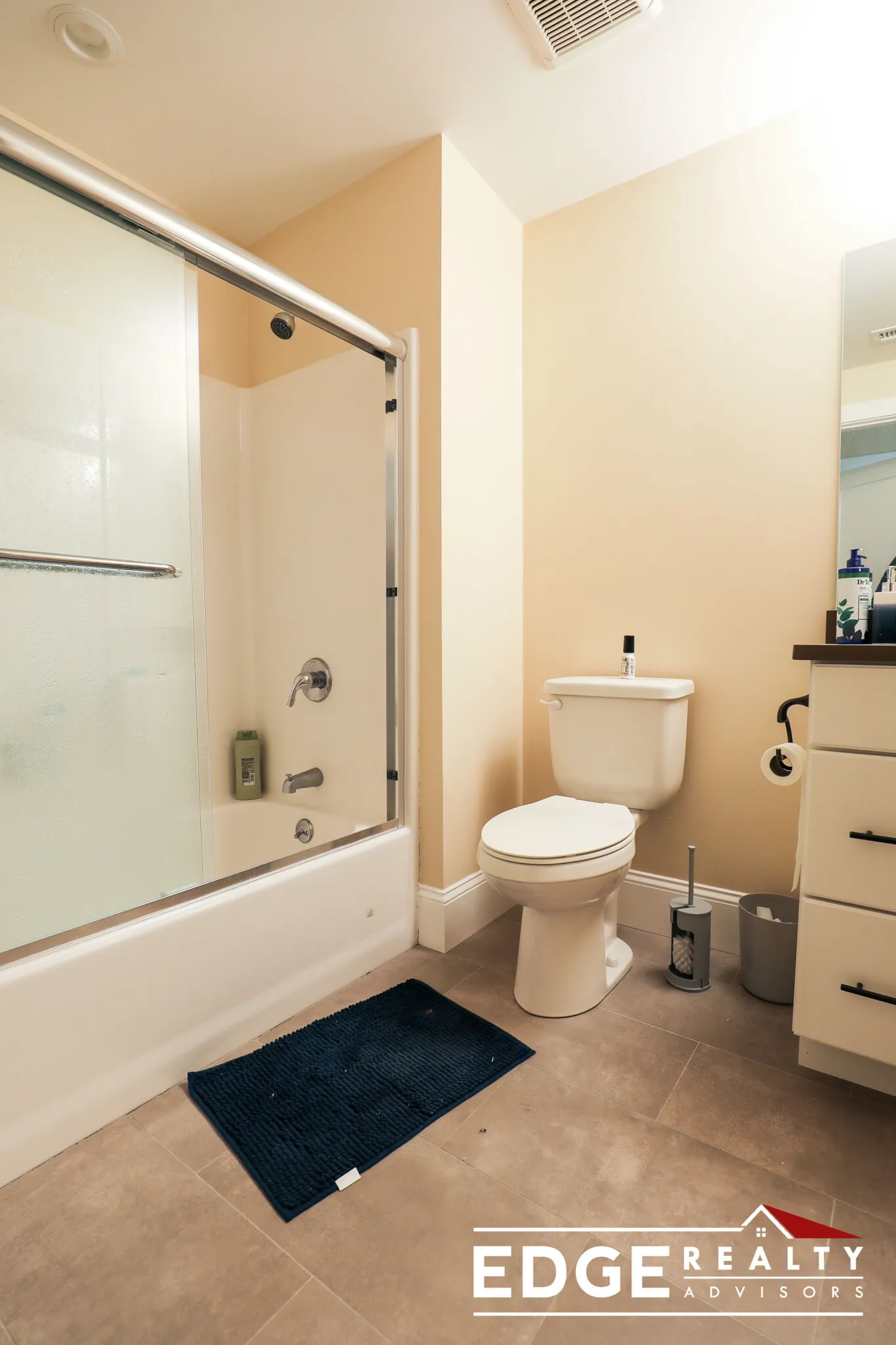 3 bed, 2 bath apartment for rent at 9 Glencoe St Unit 201, Oak Square — photo 6 of 8