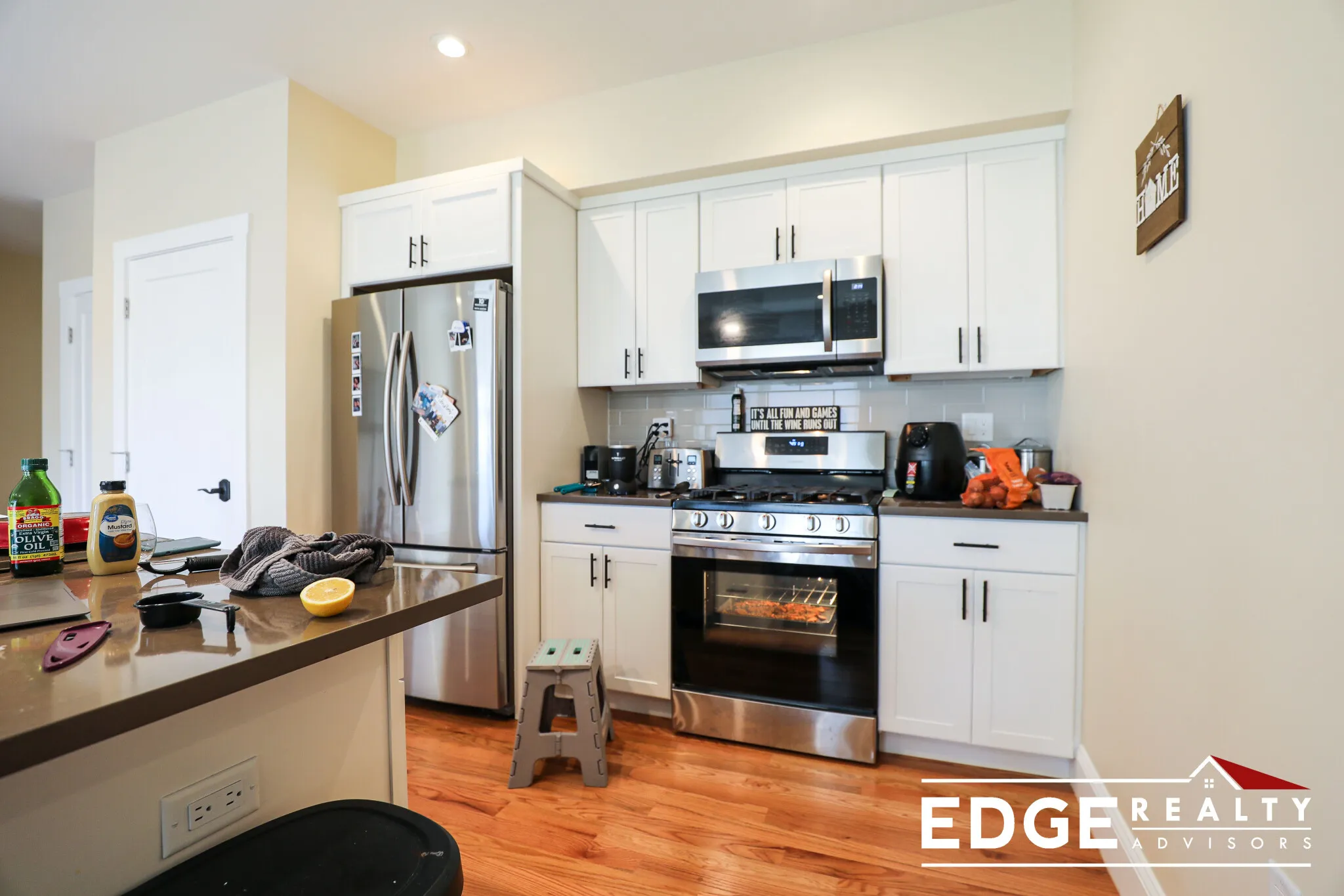 3 bed, 2 bath apartment for rent at 9 Glencoe St Unit 201, Oak Square — photo 3 of 8