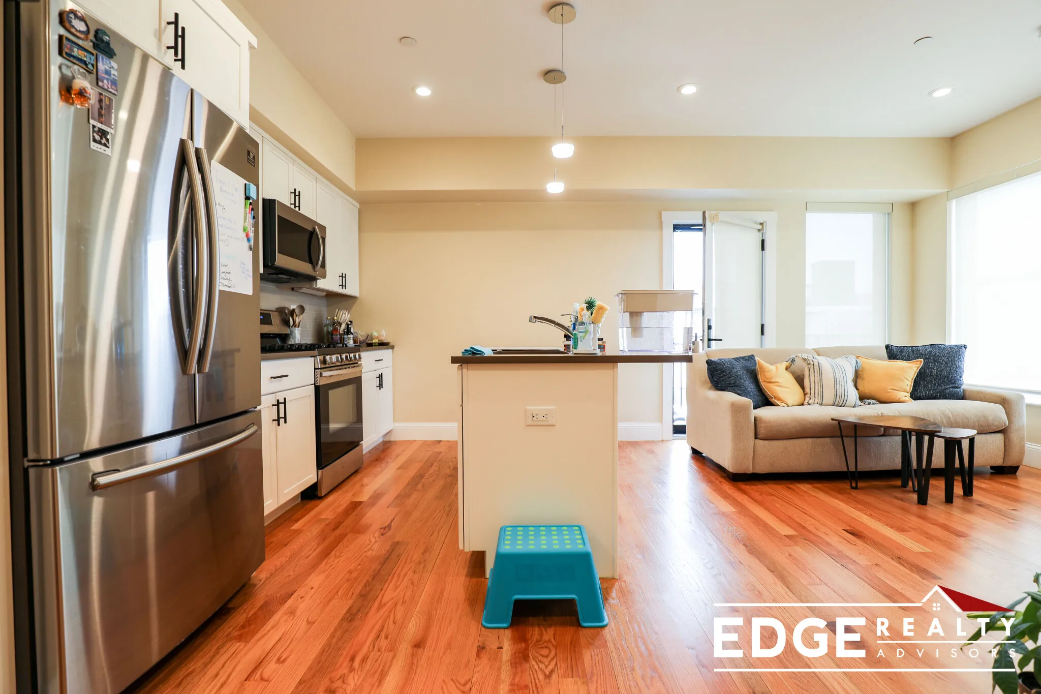 3 bed, 2 bath apartment for rent at 9 Glencoe St Unit 203, Oak Square — photo 3 of 10
