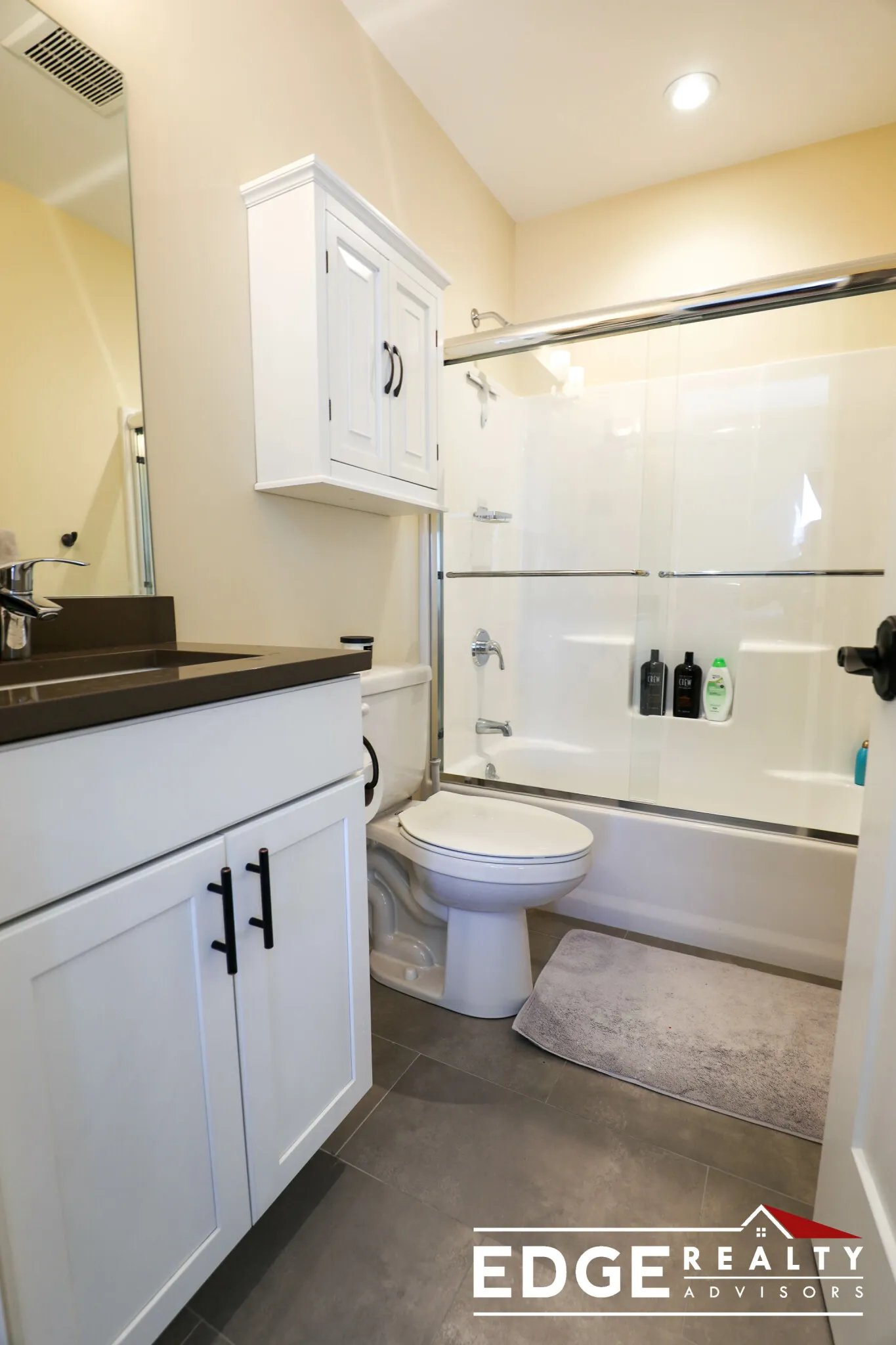 3 bed, 2 bath apartment for rent at 9 Glencoe St Unit 303, Oak Square — photo 11 of 13
