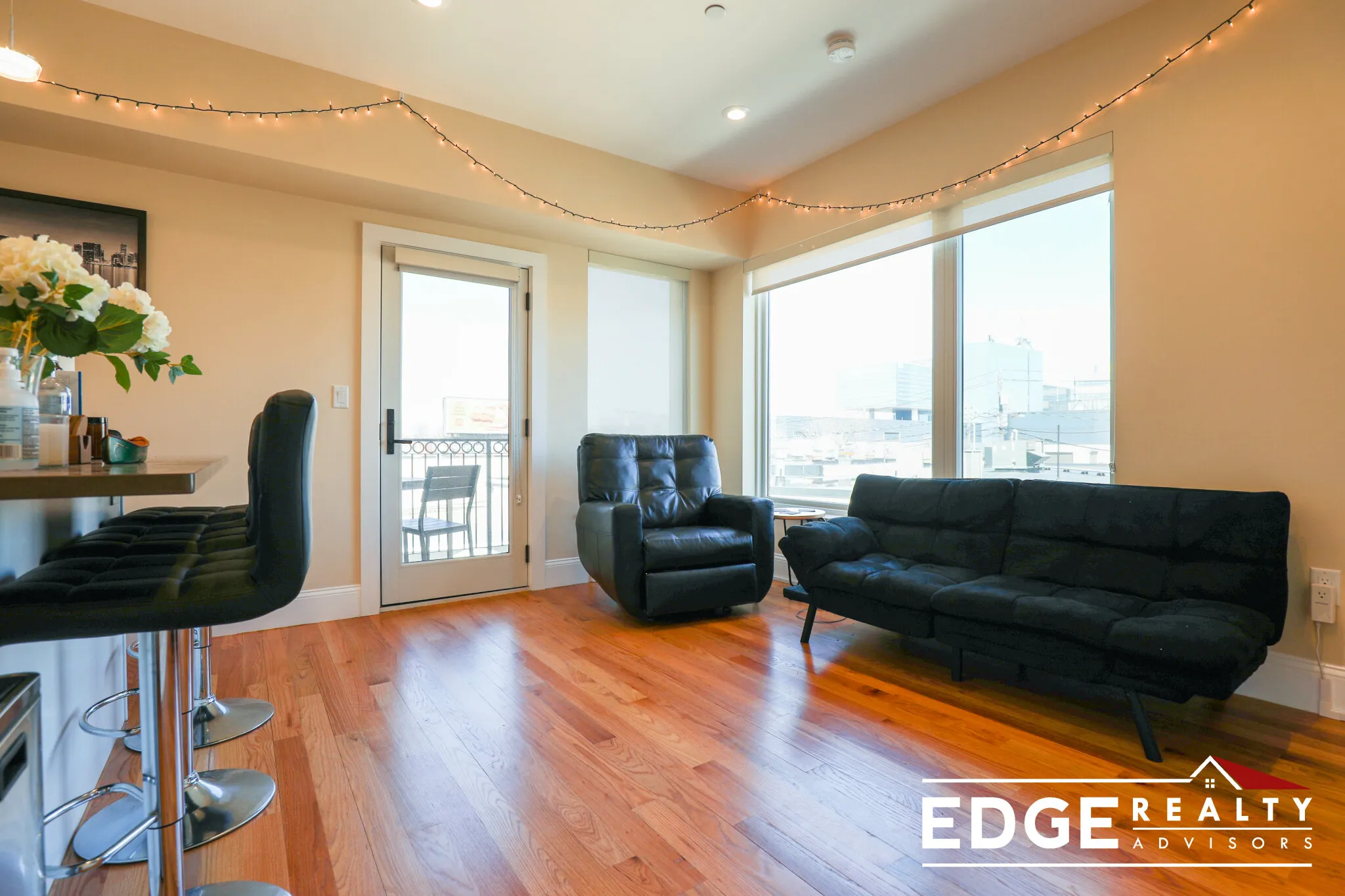3 bed, 2 bath apartment for rent at 9 Glencoe St Unit 303, Oak Square — photo 4 of 13