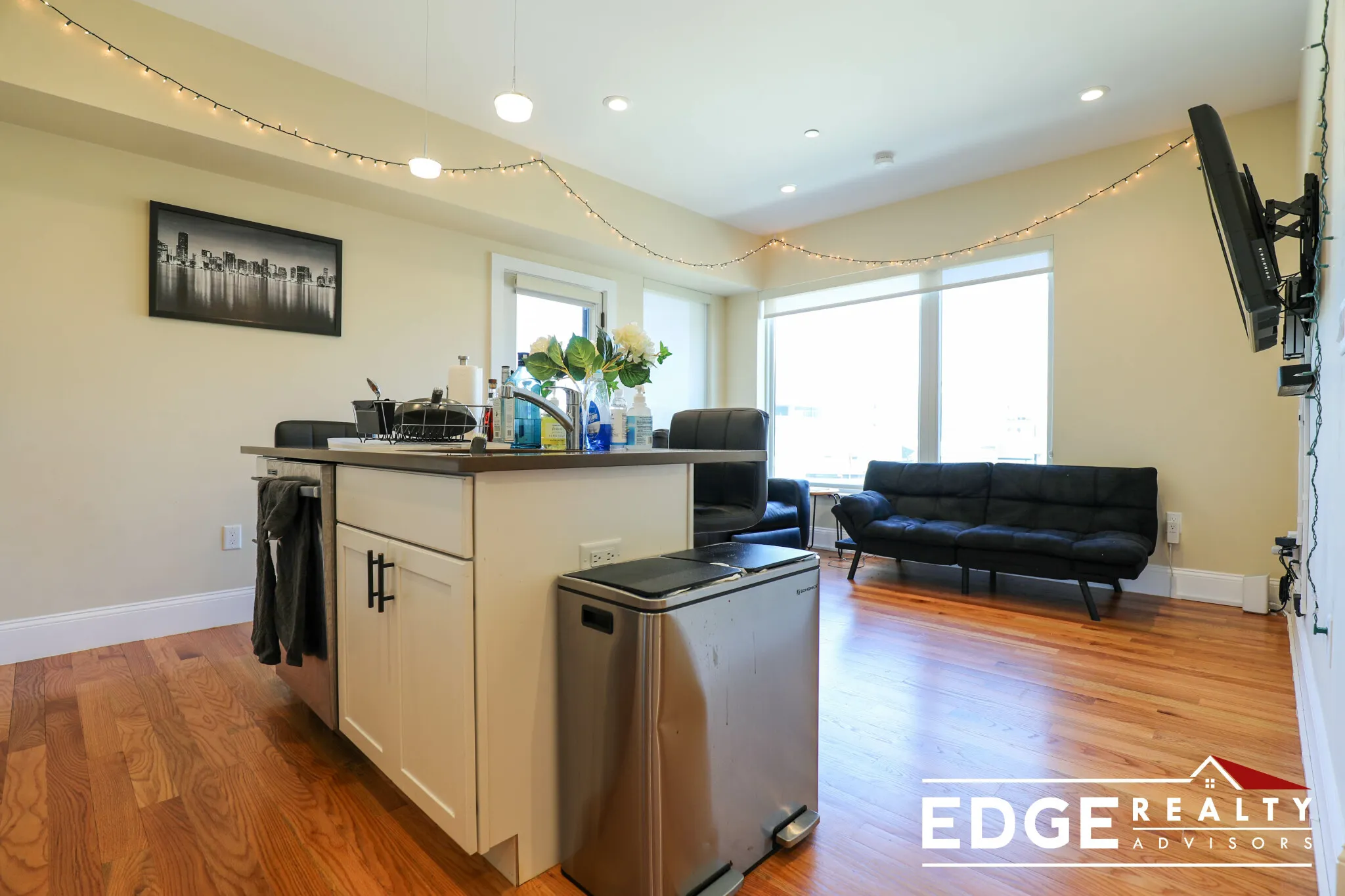 3 bed, 2 bath apartment for rent at 9 Glencoe St Unit 303, Oak Square — photo 3 of 13