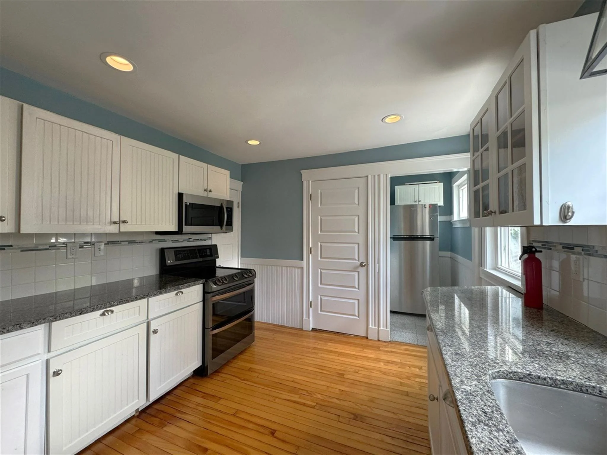 2.5 bed, 1 bath apartment for rent at 9 Gordon St Unit 1, West Somerville — photo 2 of 12