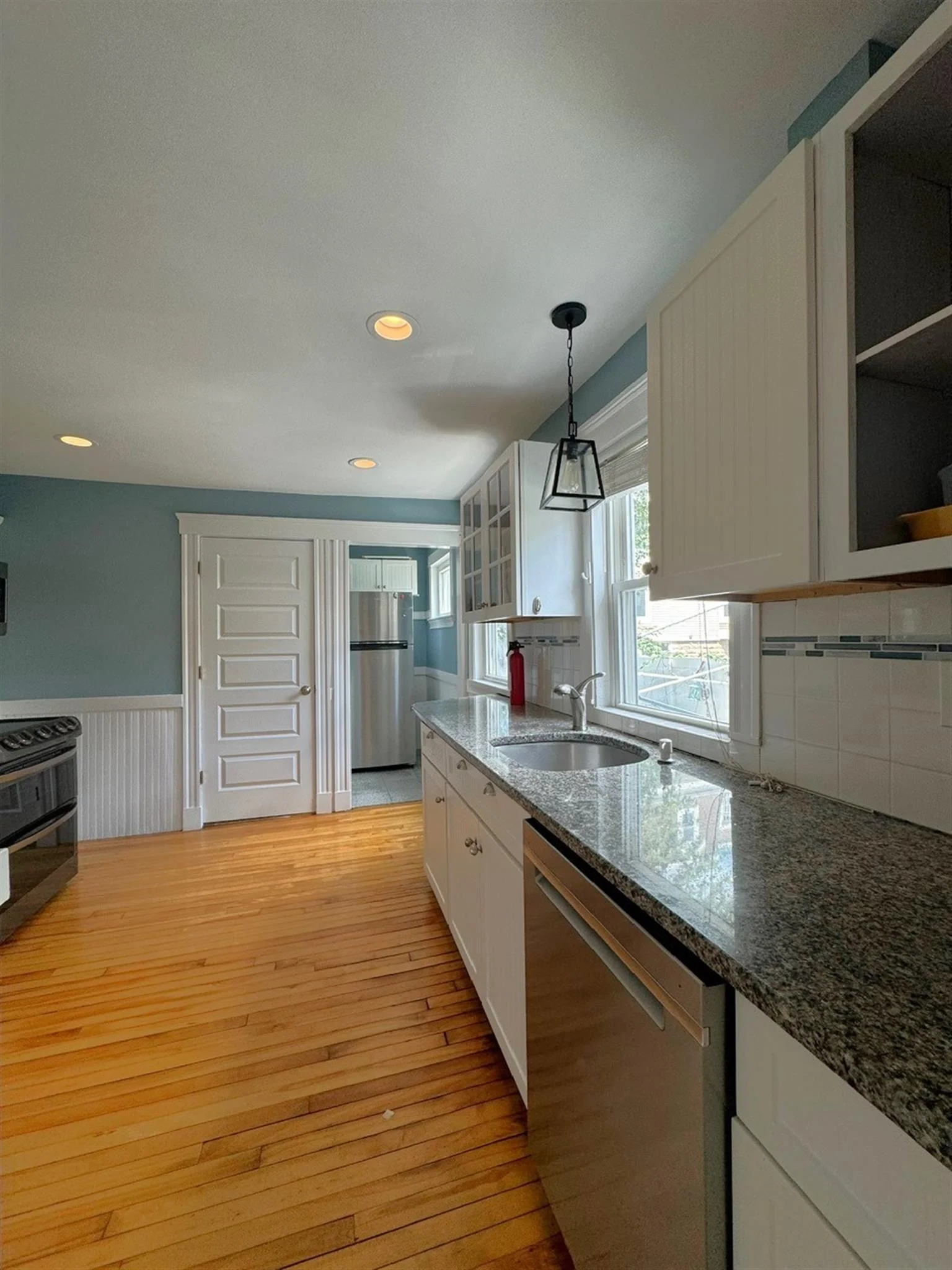 2.5 bed, 1 bath apartment for rent at 9 Gordon St Unit 1, West Somerville — photo 3 of 12