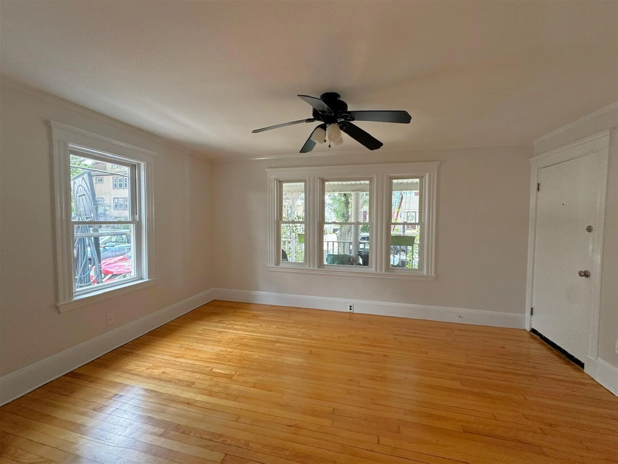 2.5 bed, 1 bath apartment for rent at 9 Gordon St Unit 1, West Somerville — photo 6 of 12