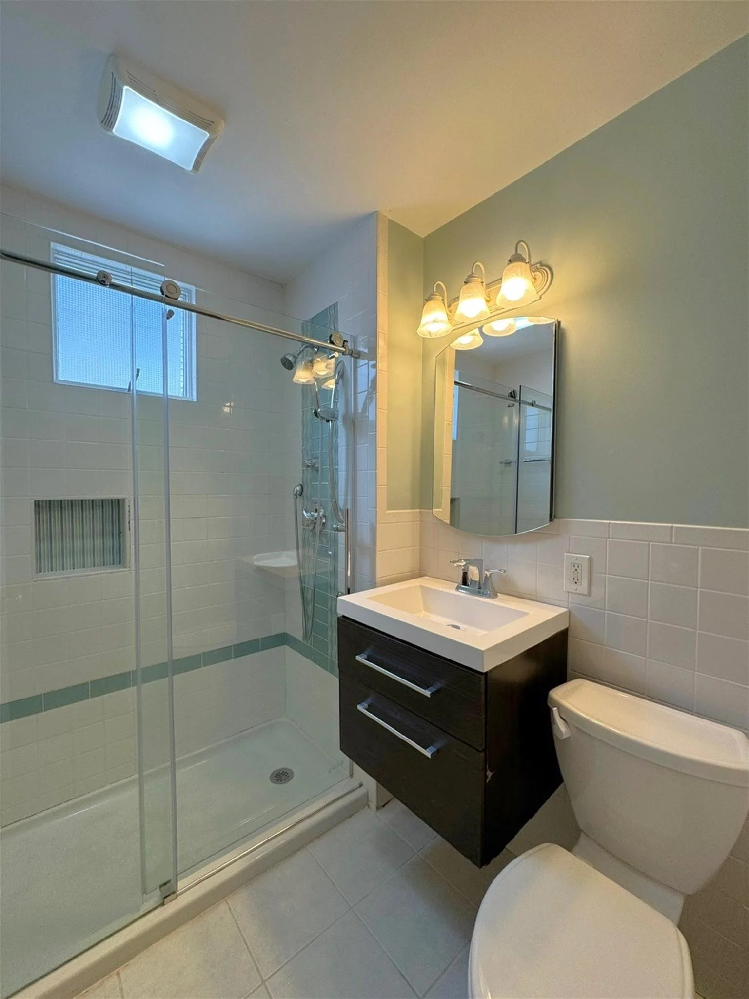 2.5 bed, 1 bath apartment for rent at 9 Gordon St Unit 1, West Somerville — photo 10 of 12