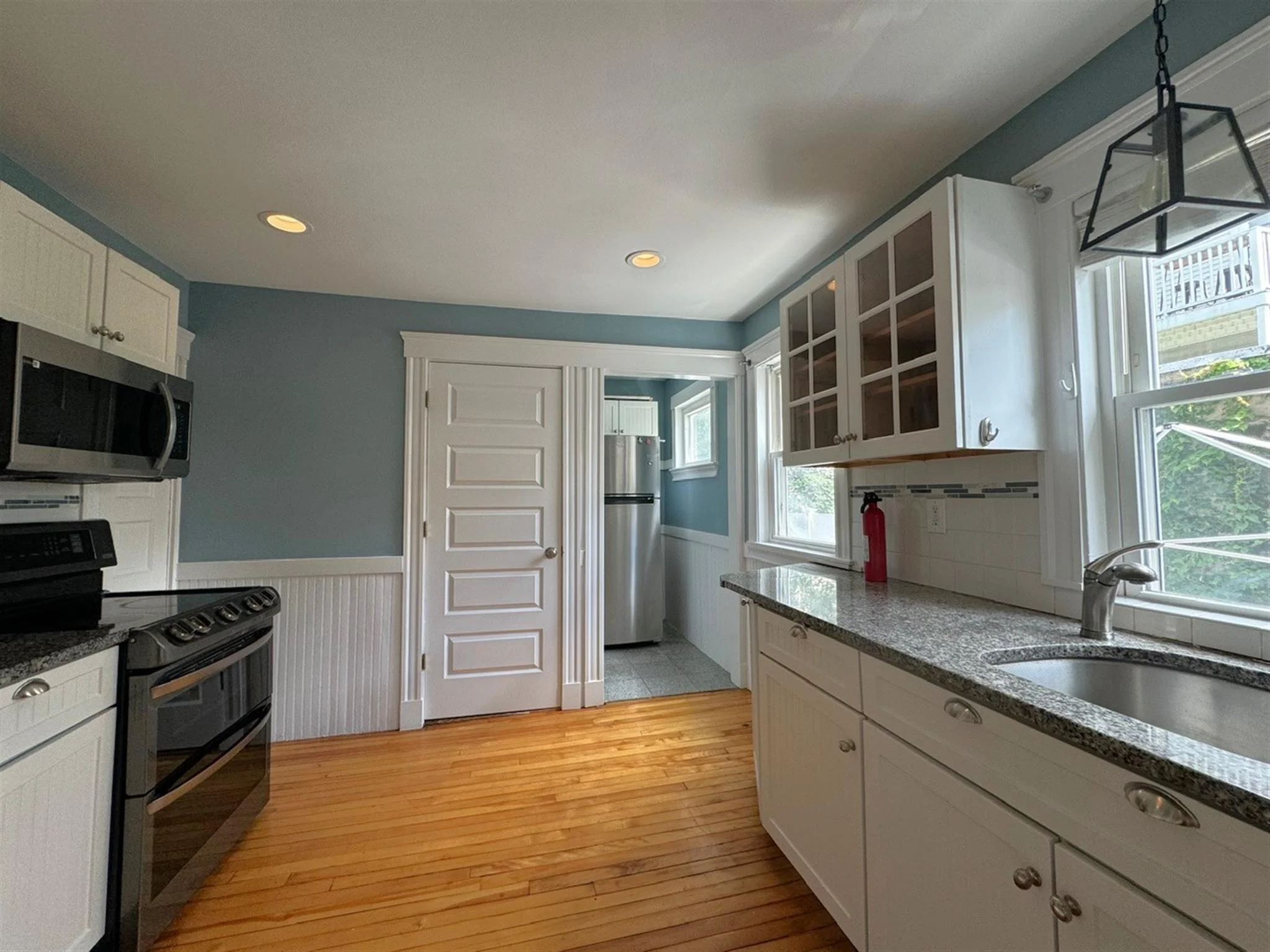 2.5 bed, 1 bath apartment for rent at 9 Gordon St Unit 1, West Somerville — photo 1 of 12