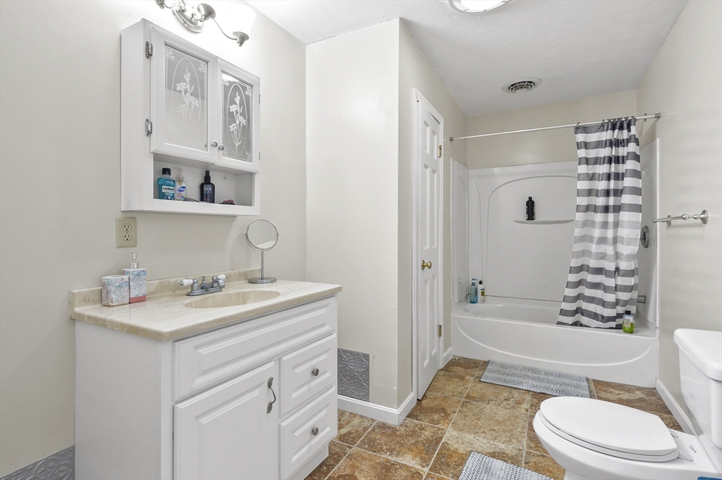 3 bed, 2 bath apartment for rent at 9 Gover Rd, Millbury — photo 15 of 26