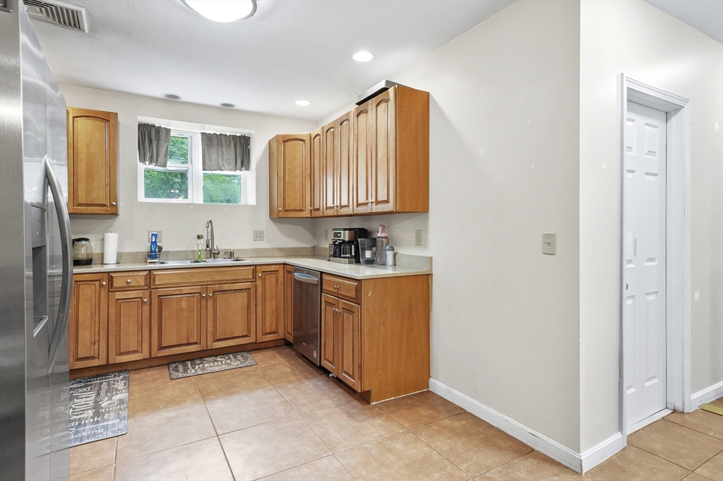 3 bed, 2 bath apartment for rent at 9 Gover Rd, Millbury — photo 5 of 26