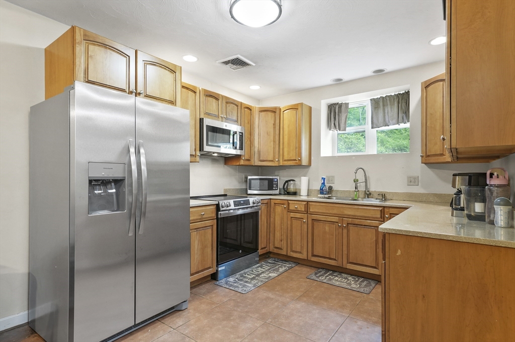 3 bed, 2 bath apartment for rent at 9 Gover Rd, Millbury — photo 6 of 26