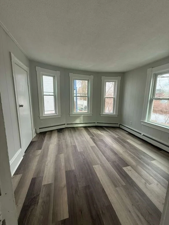 3 bed, 1 bath apartment for rent at 9 Granville St Unit 1, Zip 01832 — photo 4 of 9