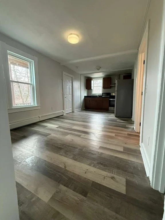 3 bed, 1 bath apartment for rent at 9 Granville St Unit 1, Zip 01832 — photo 5 of 9