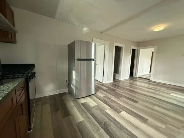 3 bed, 1 bath apartment for rent at 9 Granville St Unit 3, Zip 01832 — photo 7 of 8