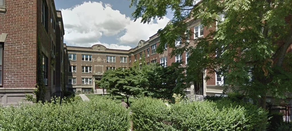3 bed, 1 bath apartment for rent at 9 Greenway Ct Unit 2, Coolidge Corner — photo 1 of 12