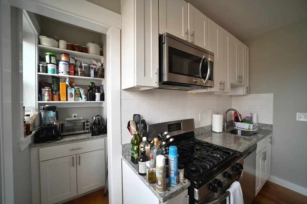 3 bed, 1 bath apartment for rent at 9 Greenway Ct Unit 5, North Brookline — photo 9 of 15
