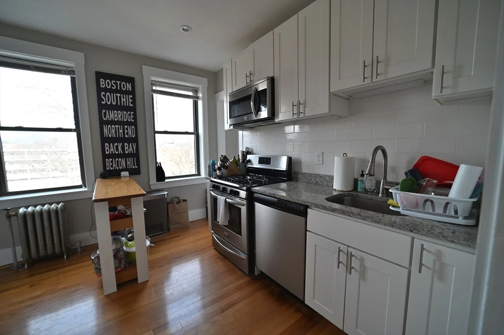 3 bed, 1 bath apartment for rent at 9 Greenway Ct Unit 5, North Brookline — photo 7 of 15