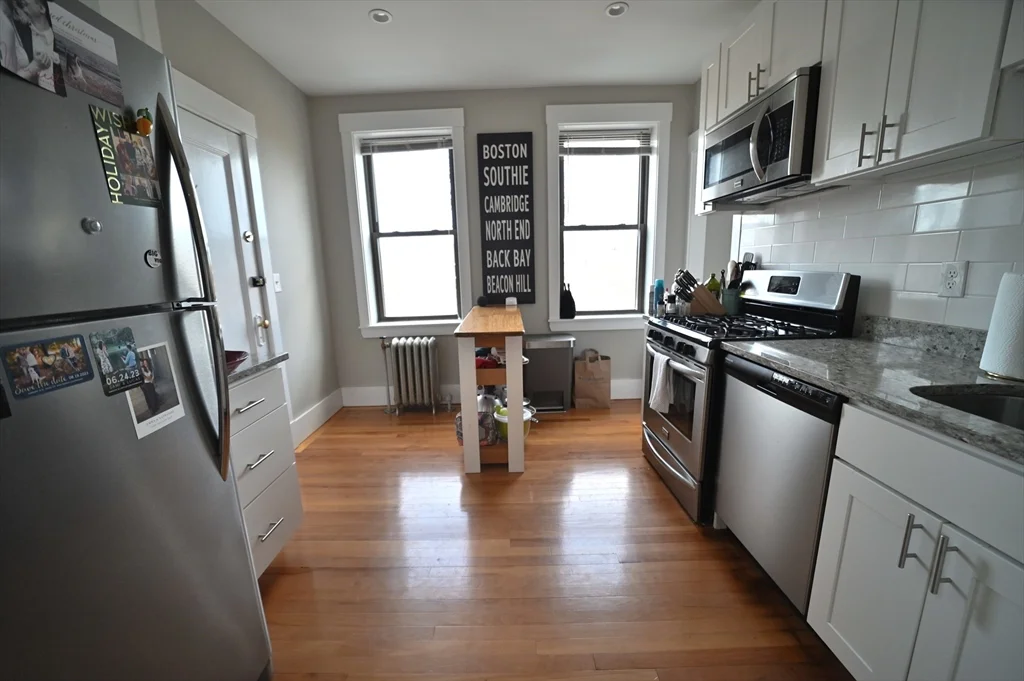 3 bed, 1 bath apartment for rent at 9 Greenway Ct Unit 5, North Brookline — photo 6 of 15