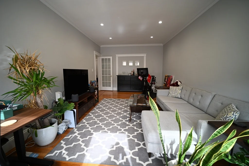 3 bed, 1 bath apartment for rent at 9 Greenway Ct Unit 5, North Brookline — photo 1 of 15