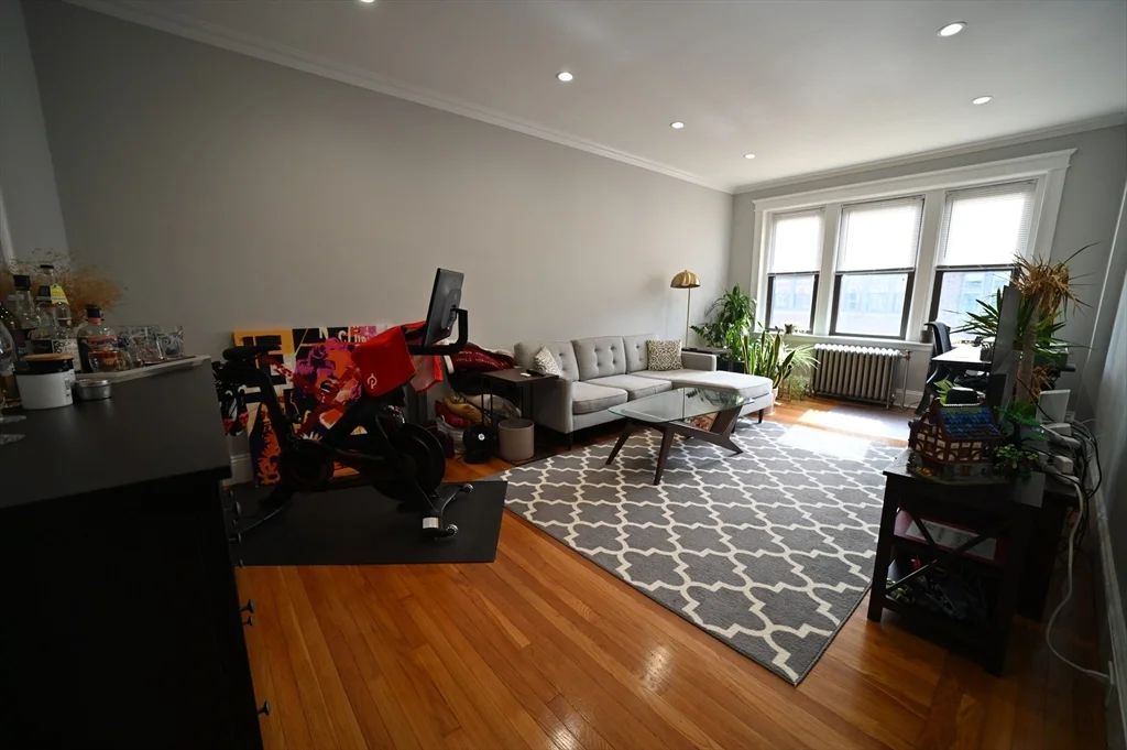 3 bed, 1 bath apartment for rent at 9 Greenway Ct Unit 5, North Brookline — photo 3 of 15