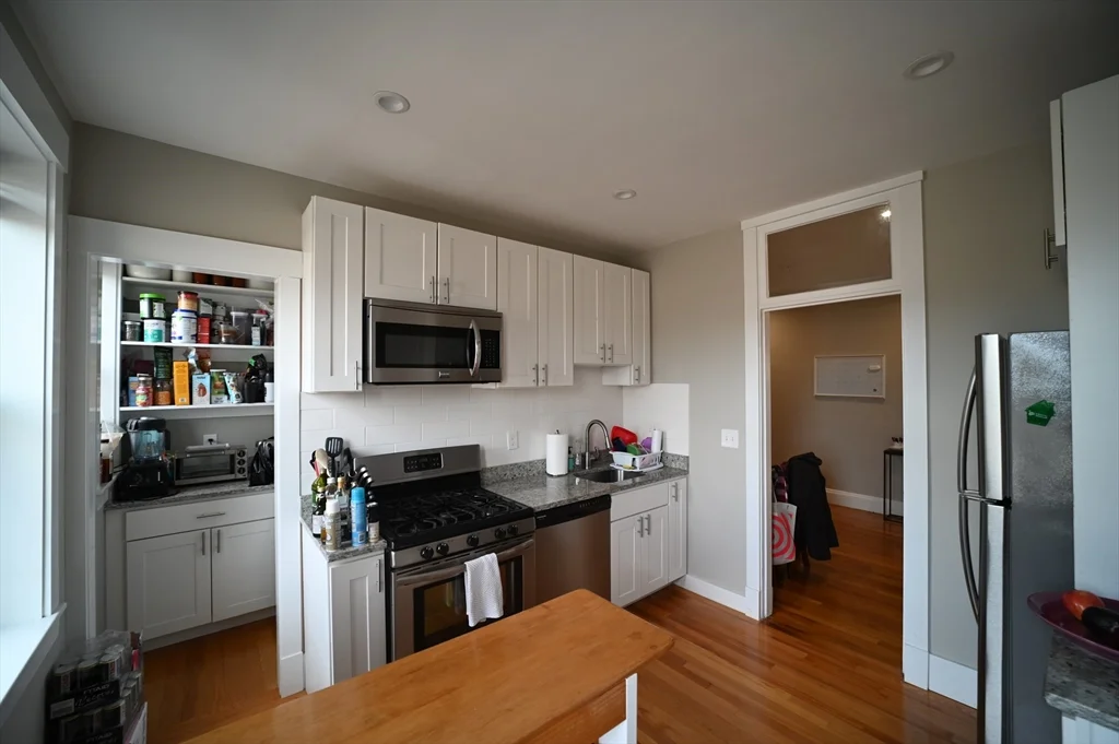 3 bed, 1 bath apartment for rent at 9 Greenway Ct Unit 5, North Brookline — photo 5 of 15