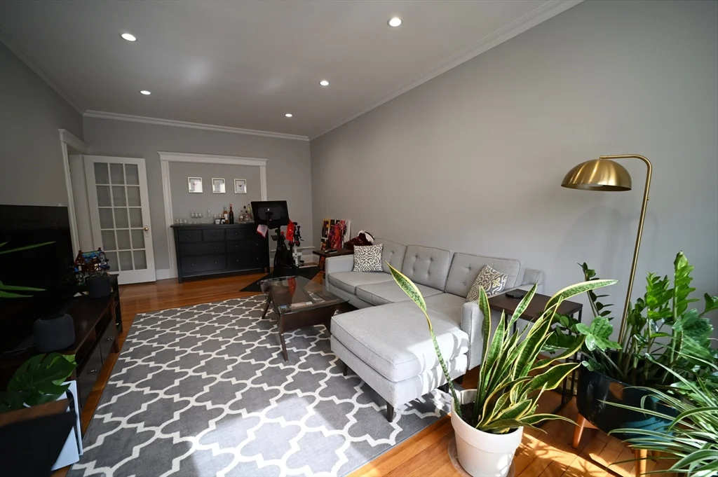 3 bed, 1 bath apartment for rent at 9 Greenway Ct Unit 5, North Brookline — photo 2 of 15