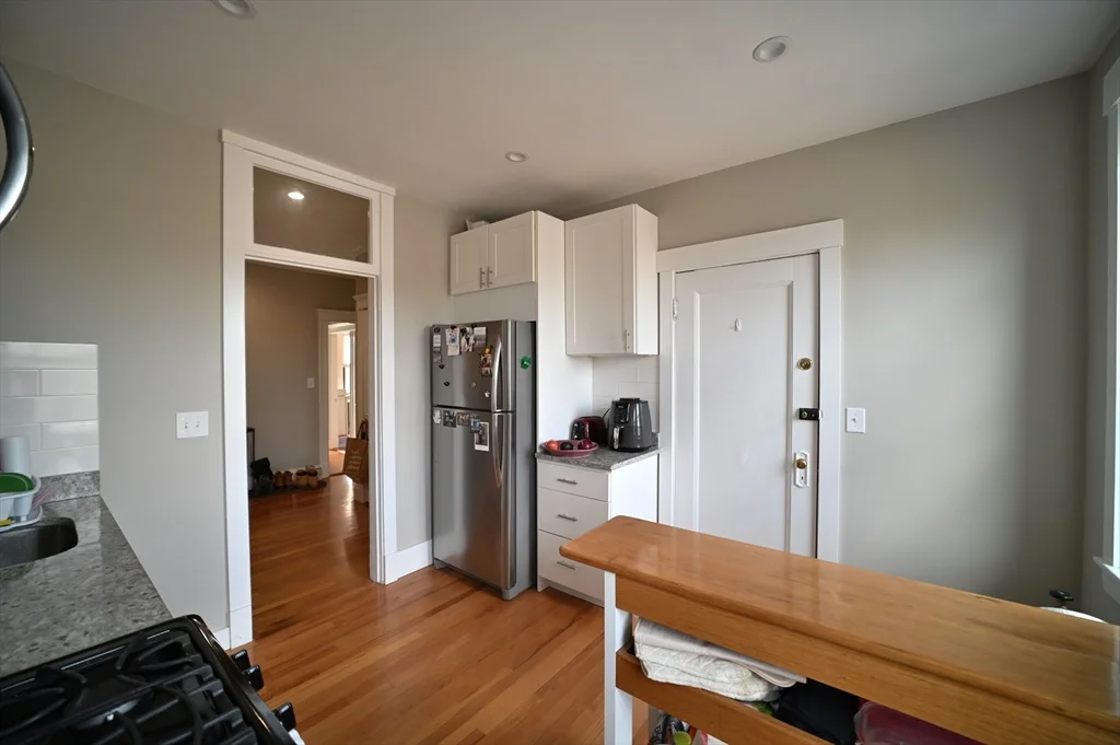 3 bed, 1 bath apartment for rent at 9 Greenway Ct Unit 5, North Brookline — photo 8 of 15